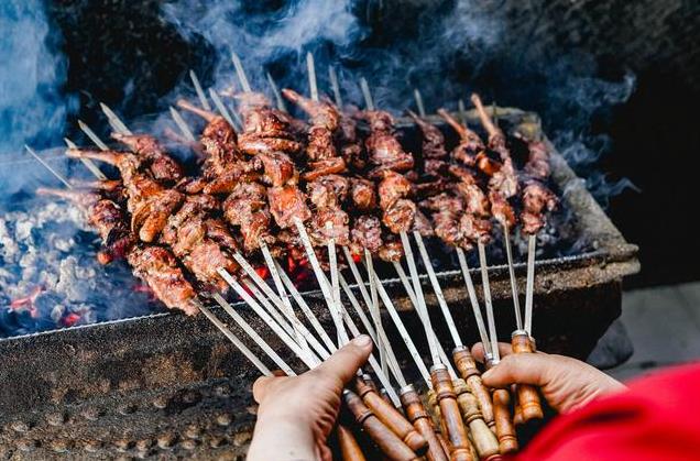 What kind of food do you recommend in Kashgar's old city